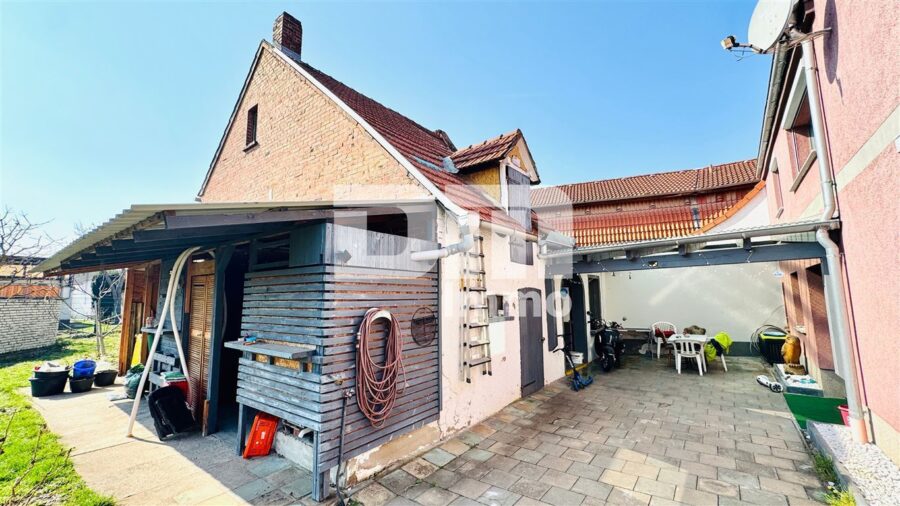 Schönes Wohnhaus mit Doppelgarage, Terrasse und Nebengelass in Traumlage - Nebengebäude / Terrasse
